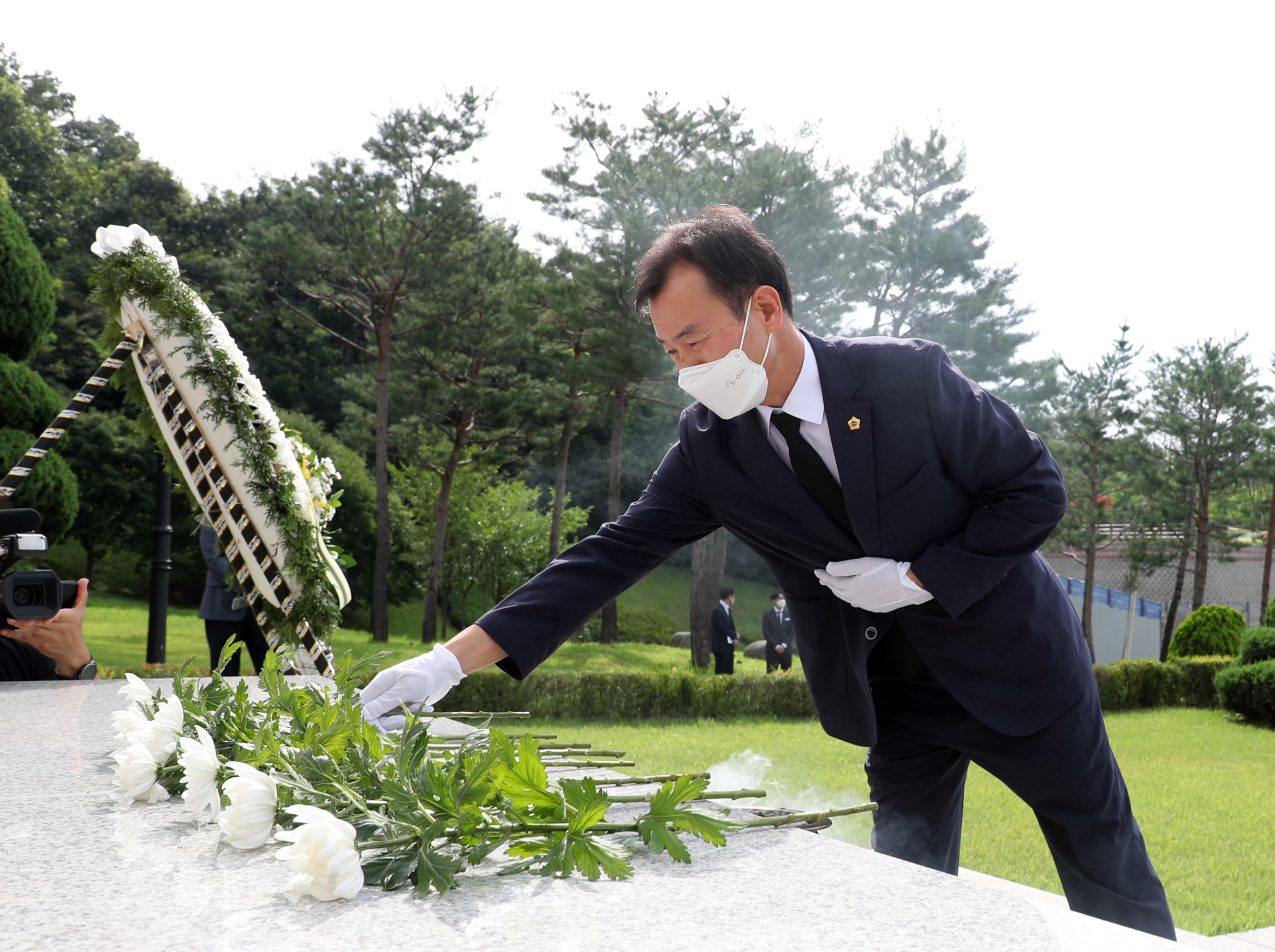 제9대 성남시의회 전반기 의장단 현충탑 참배 - 2