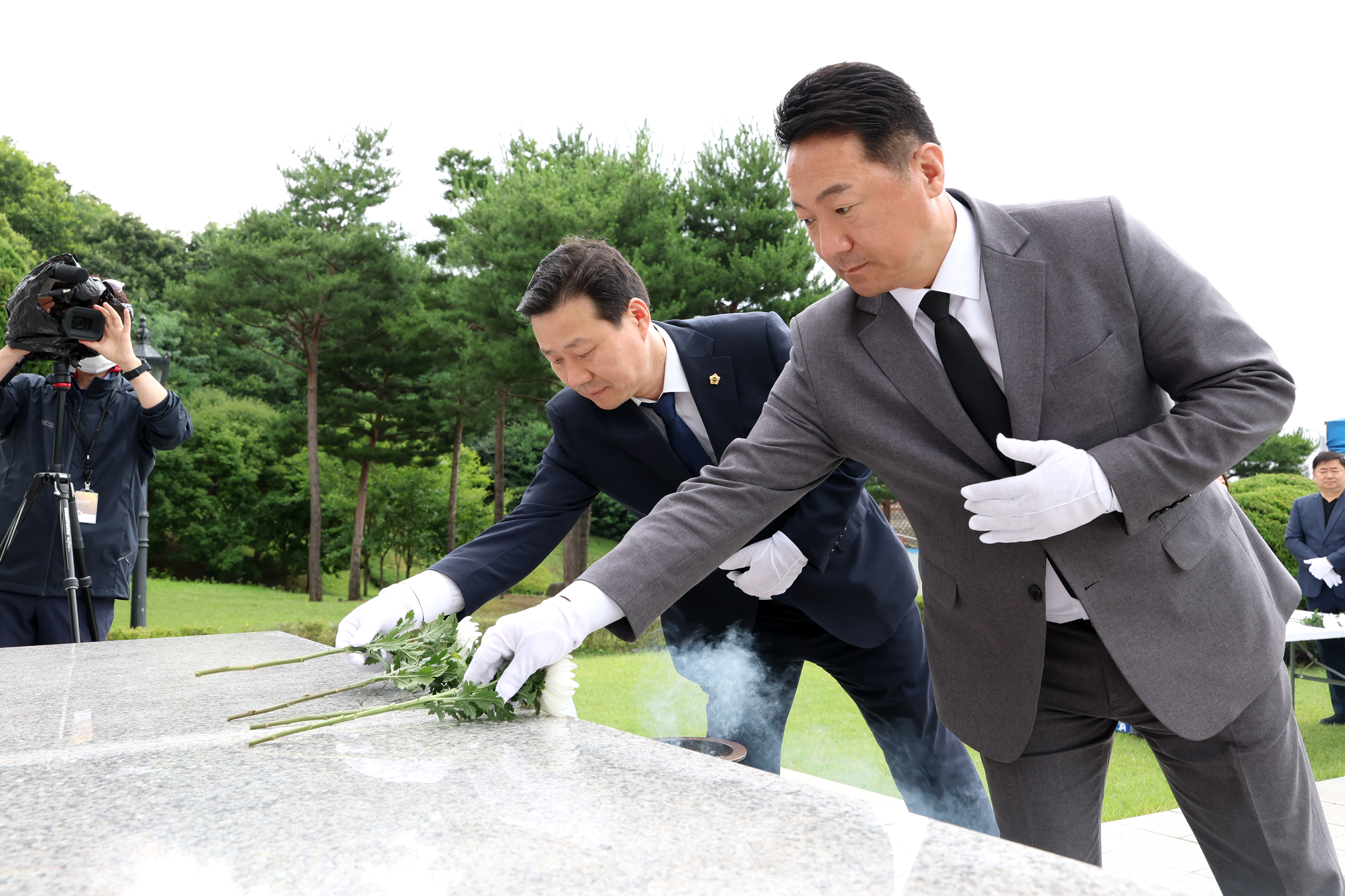 제9대 후반기 성남시의회 의장단 현충탑 참배 - 8