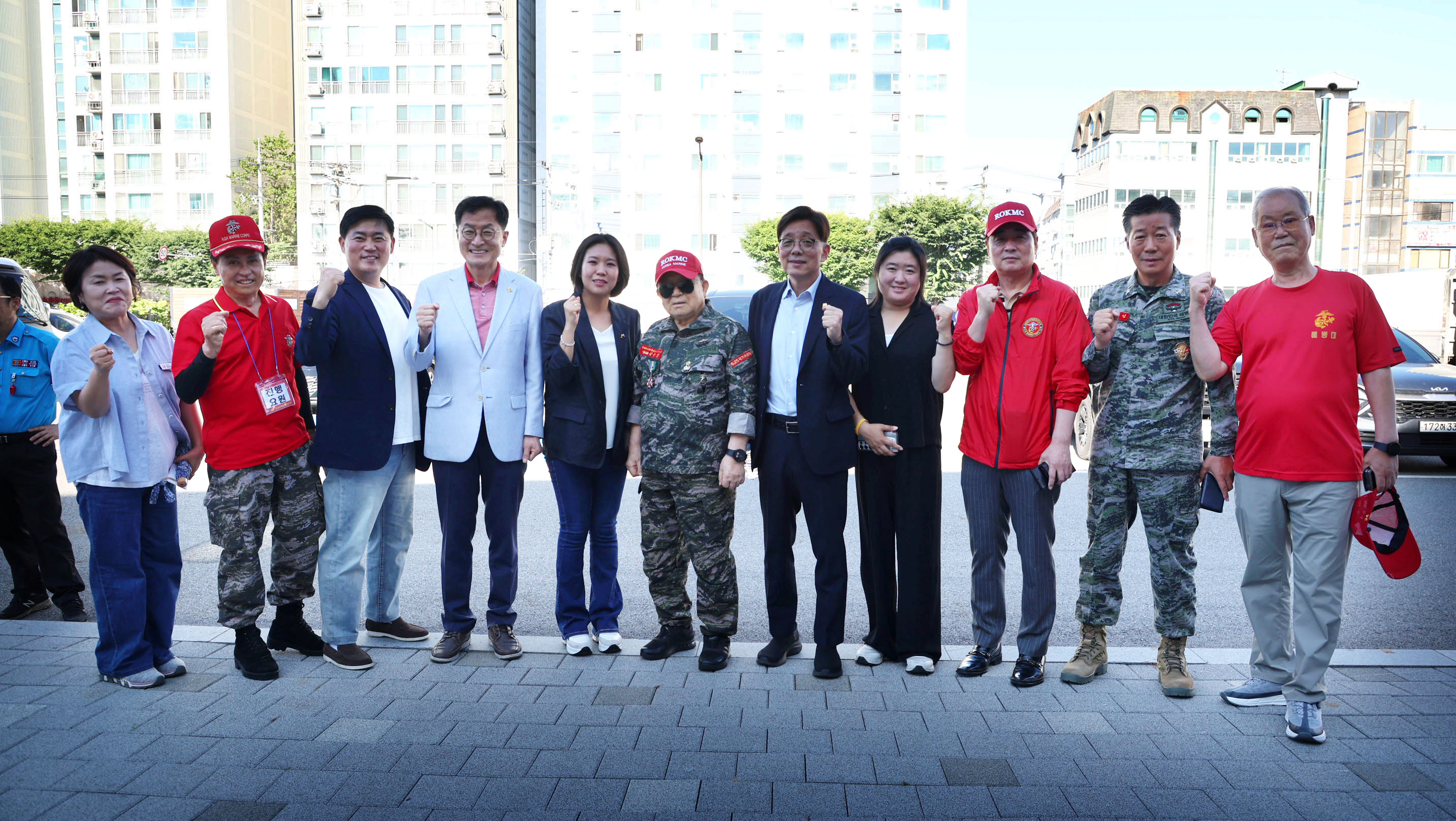 성남시해병대전우회 "안보현장 견학" 배웅 - 12