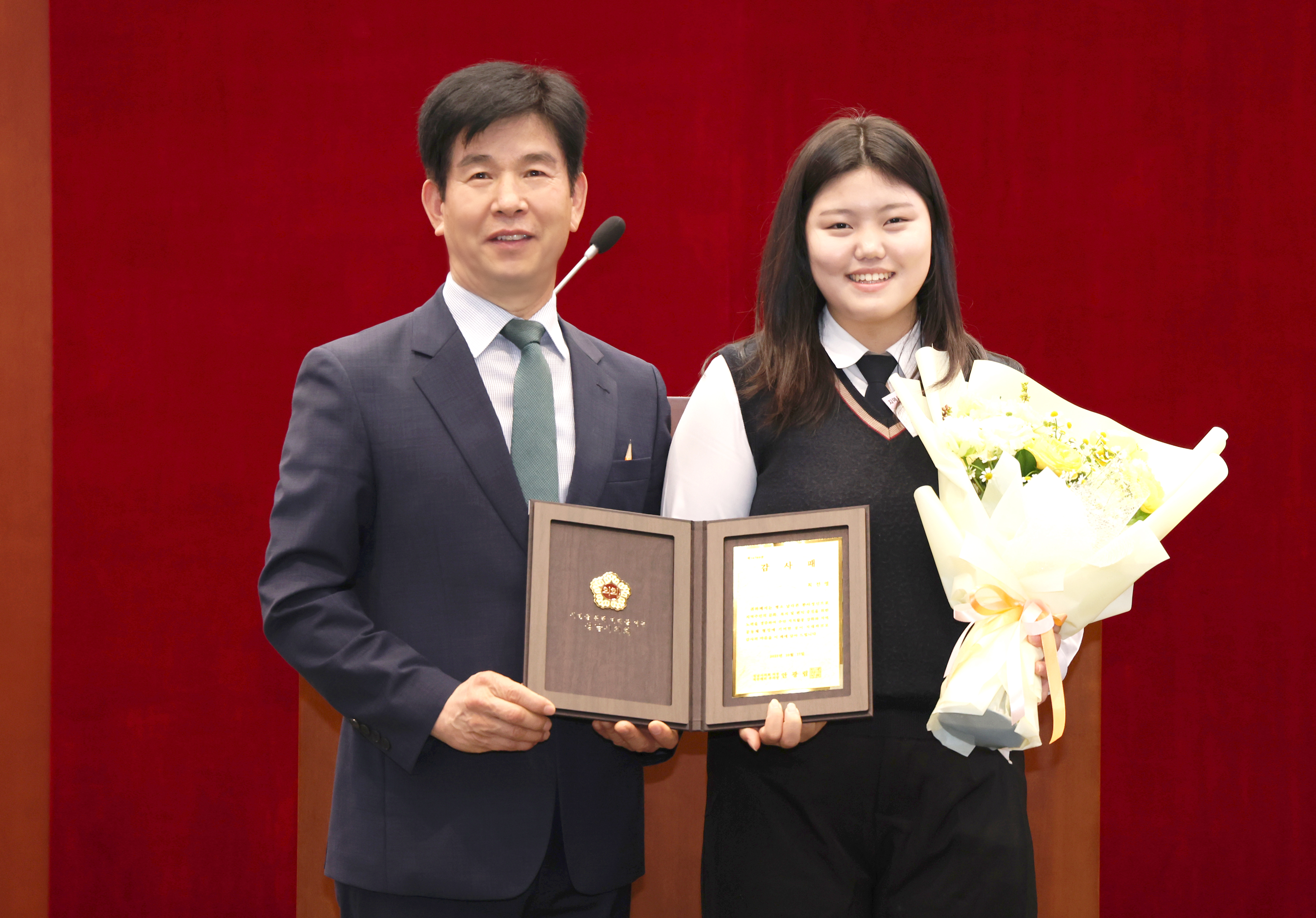 지역사회발전 유공 모범시민 감사패 수여 - 1