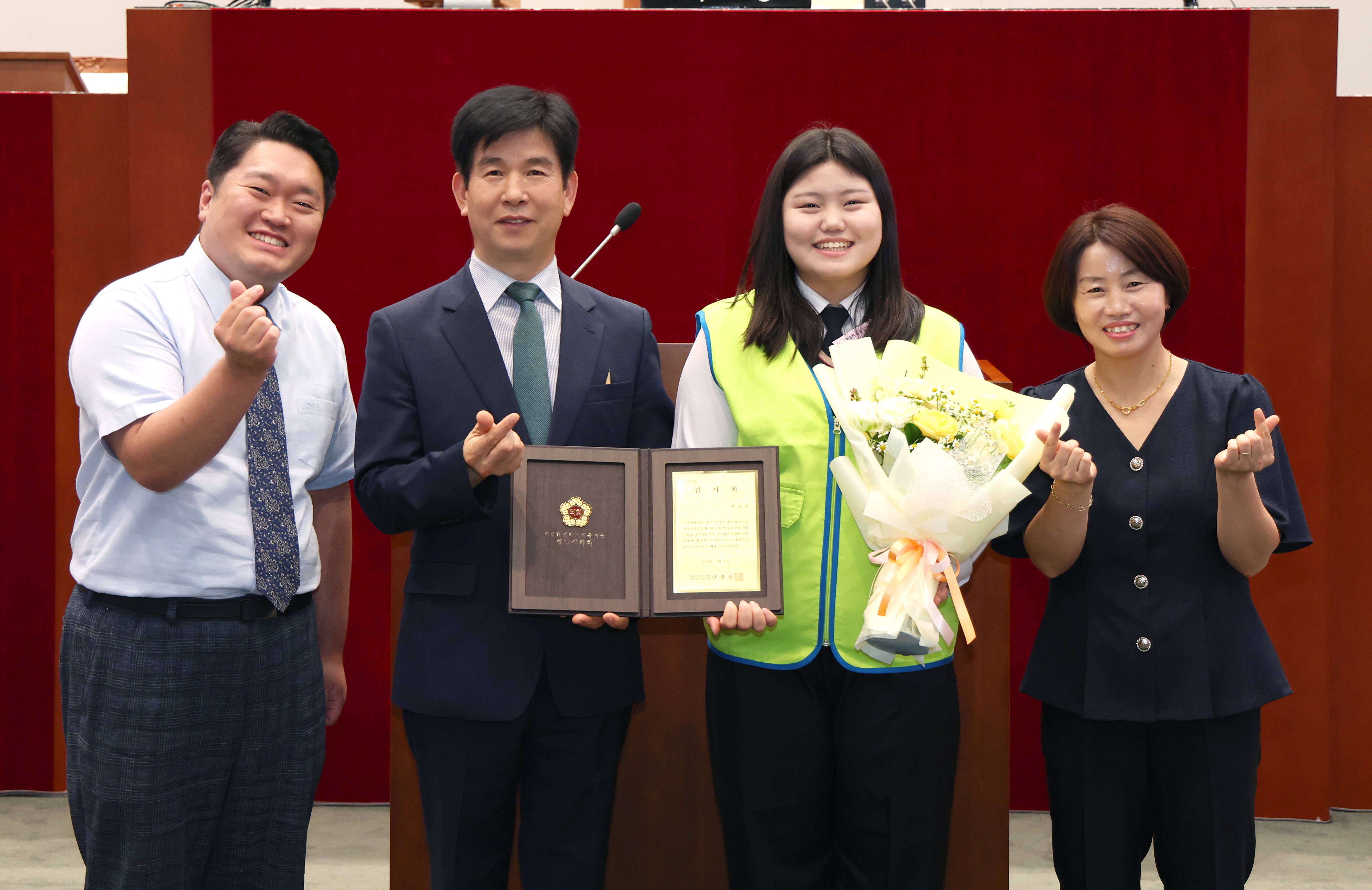 지역사회발전 유공 모범시민 감사패 수여 - 3