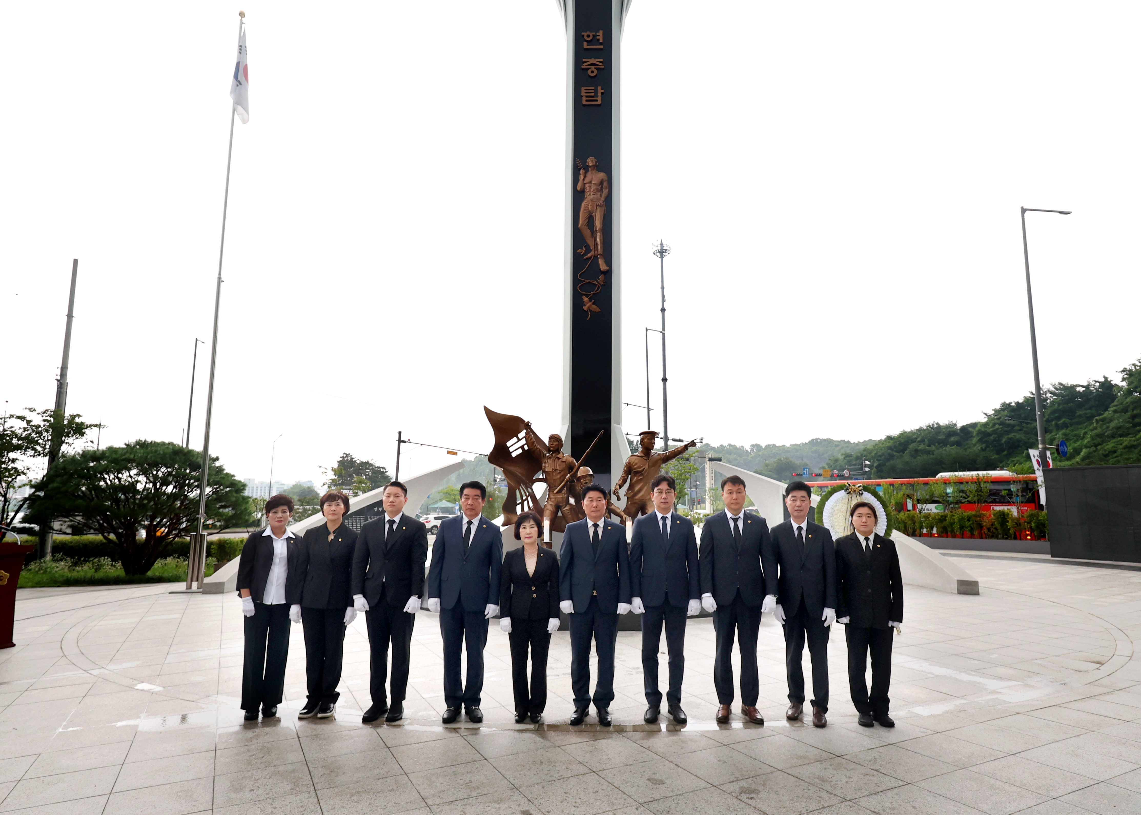 제10대 성남시의회 의장단 현충탑 참배 - 1