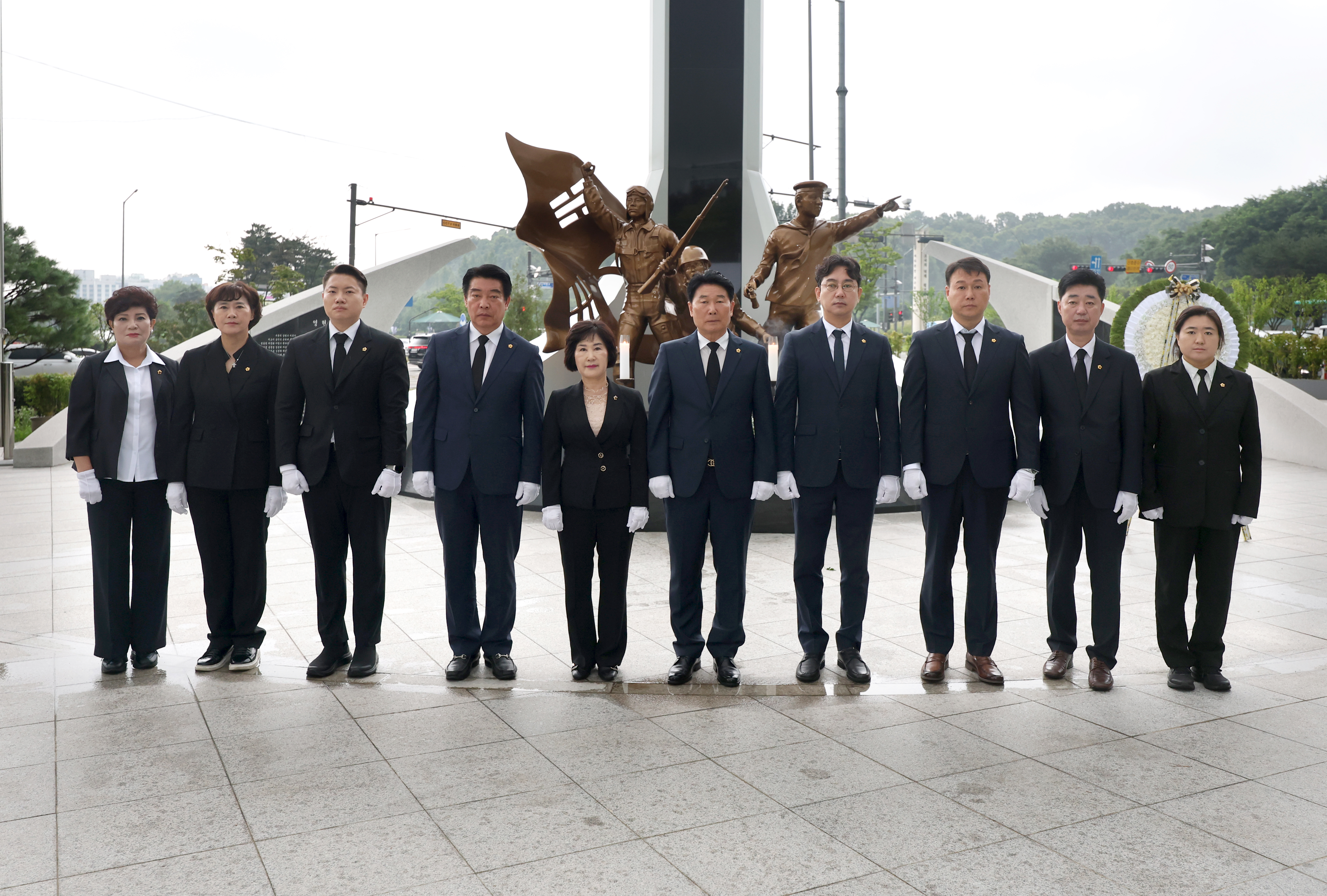 제10대 성남시의회 의장단 현충탑 참배 - 2
