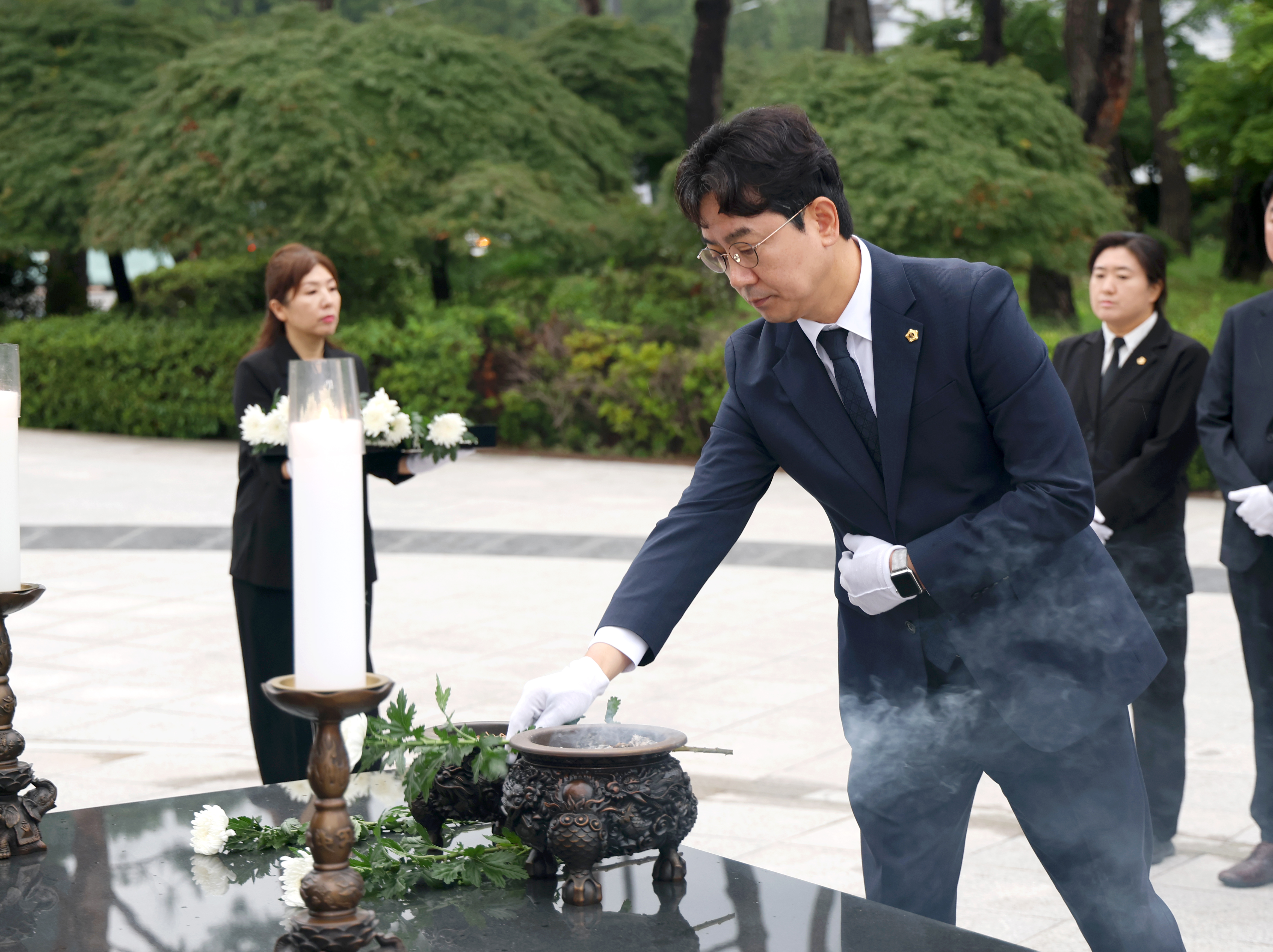 제10대 성남시의회 의장단 현충탑 참배 - 9