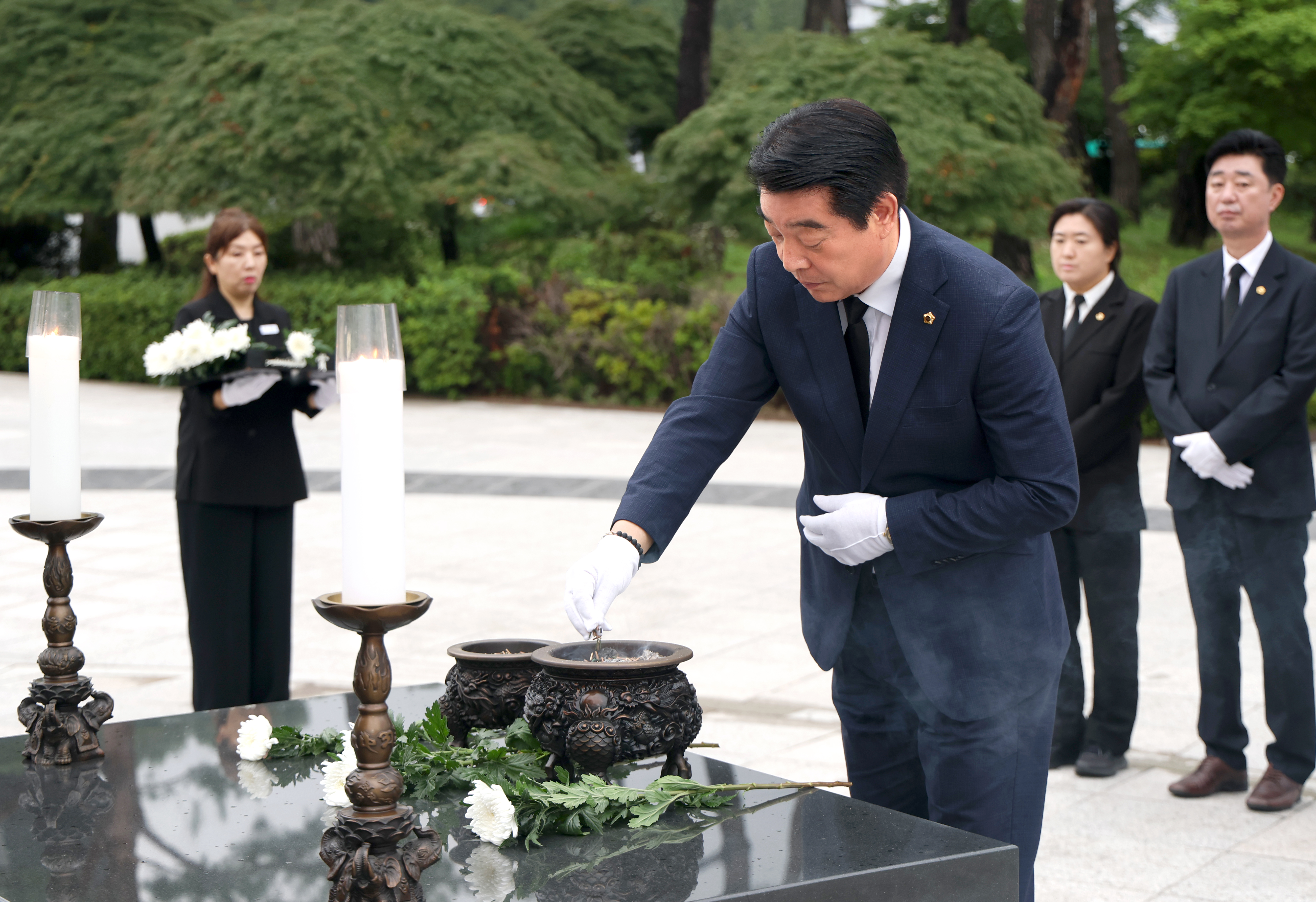 제10대 성남시의회 의장단 현충탑 참배 - 11