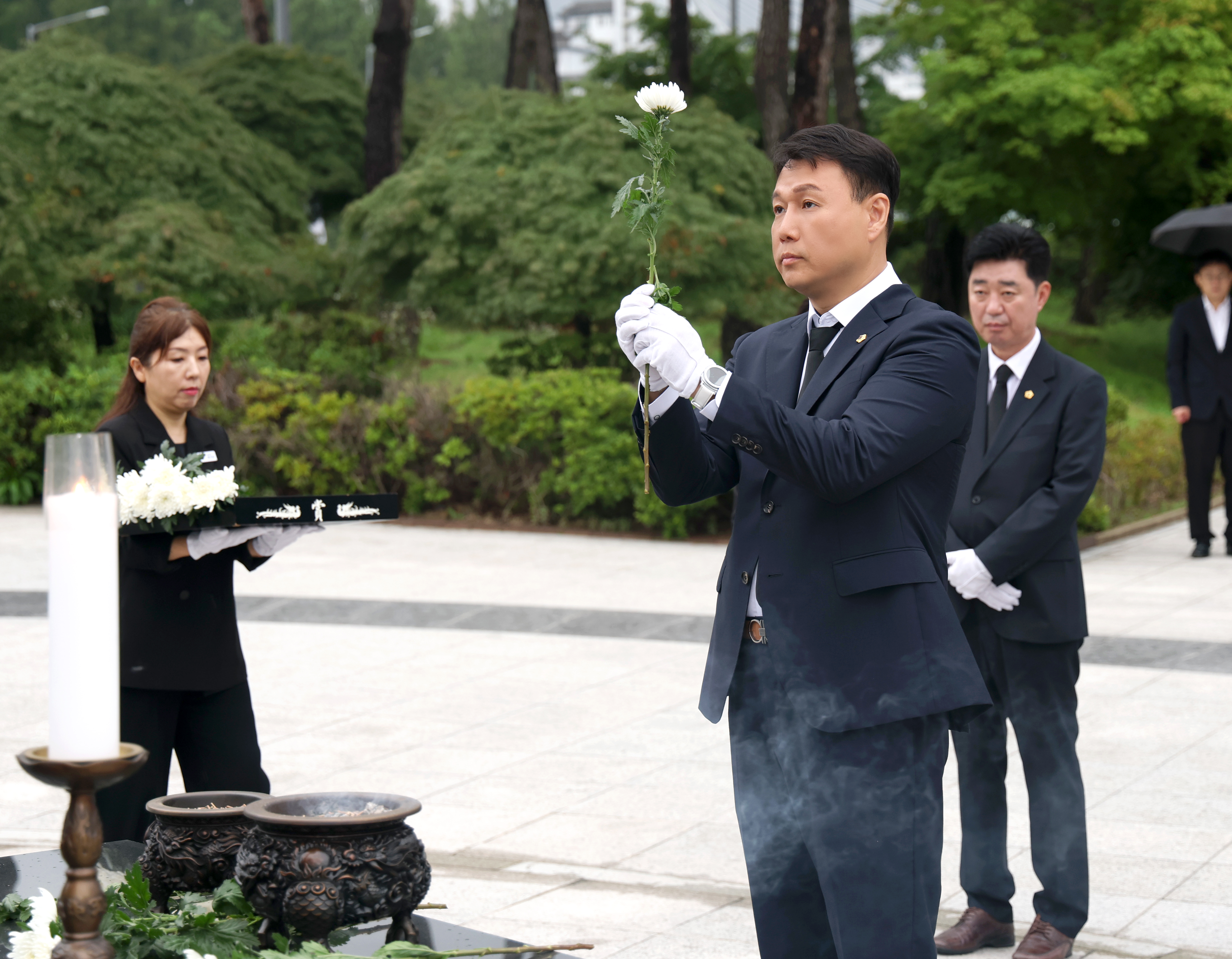 제10대 성남시의회 의장단 현충탑 참배 - 8