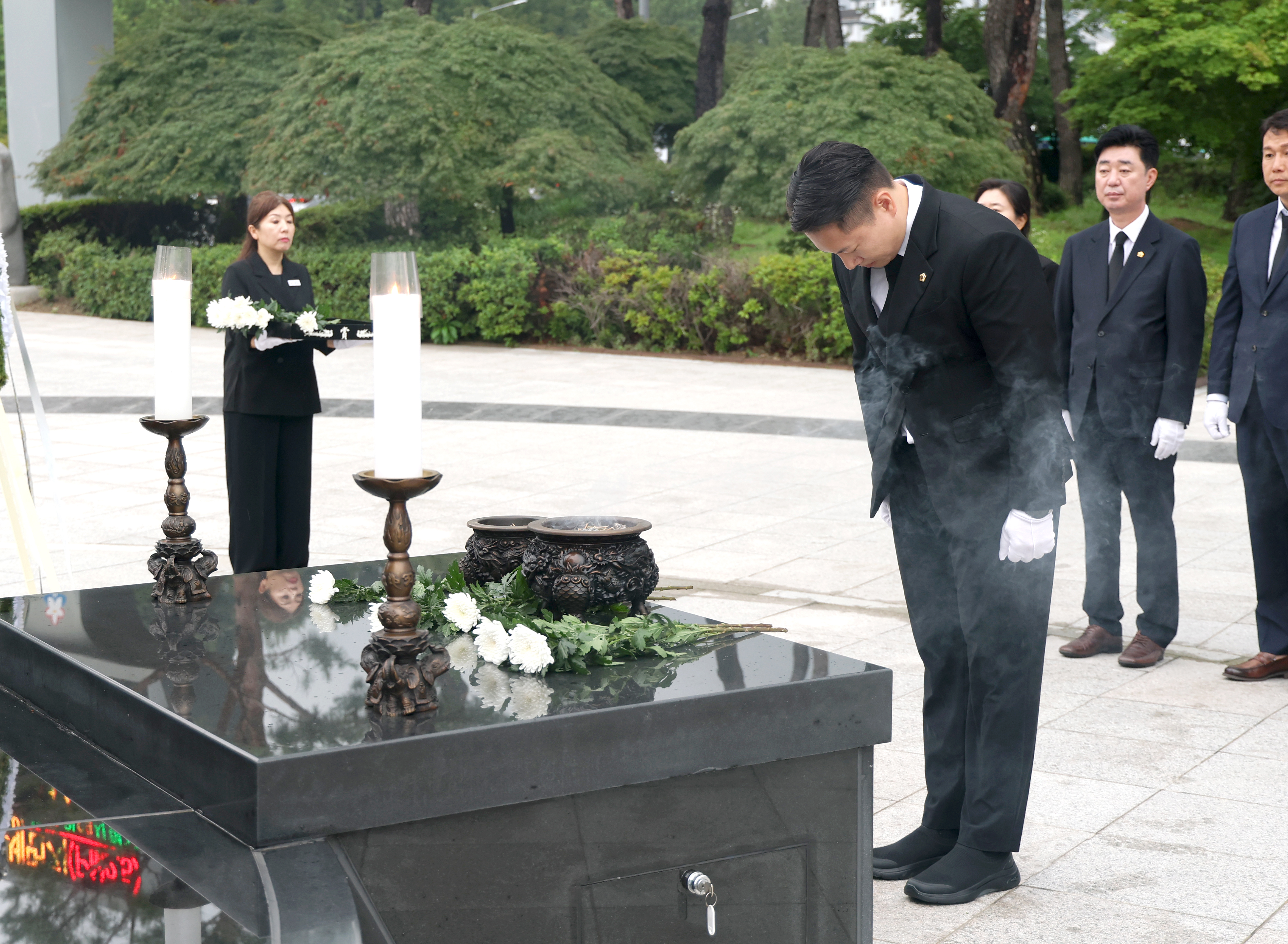 제10대 성남시의회 의장단 현충탑 참배 - 7