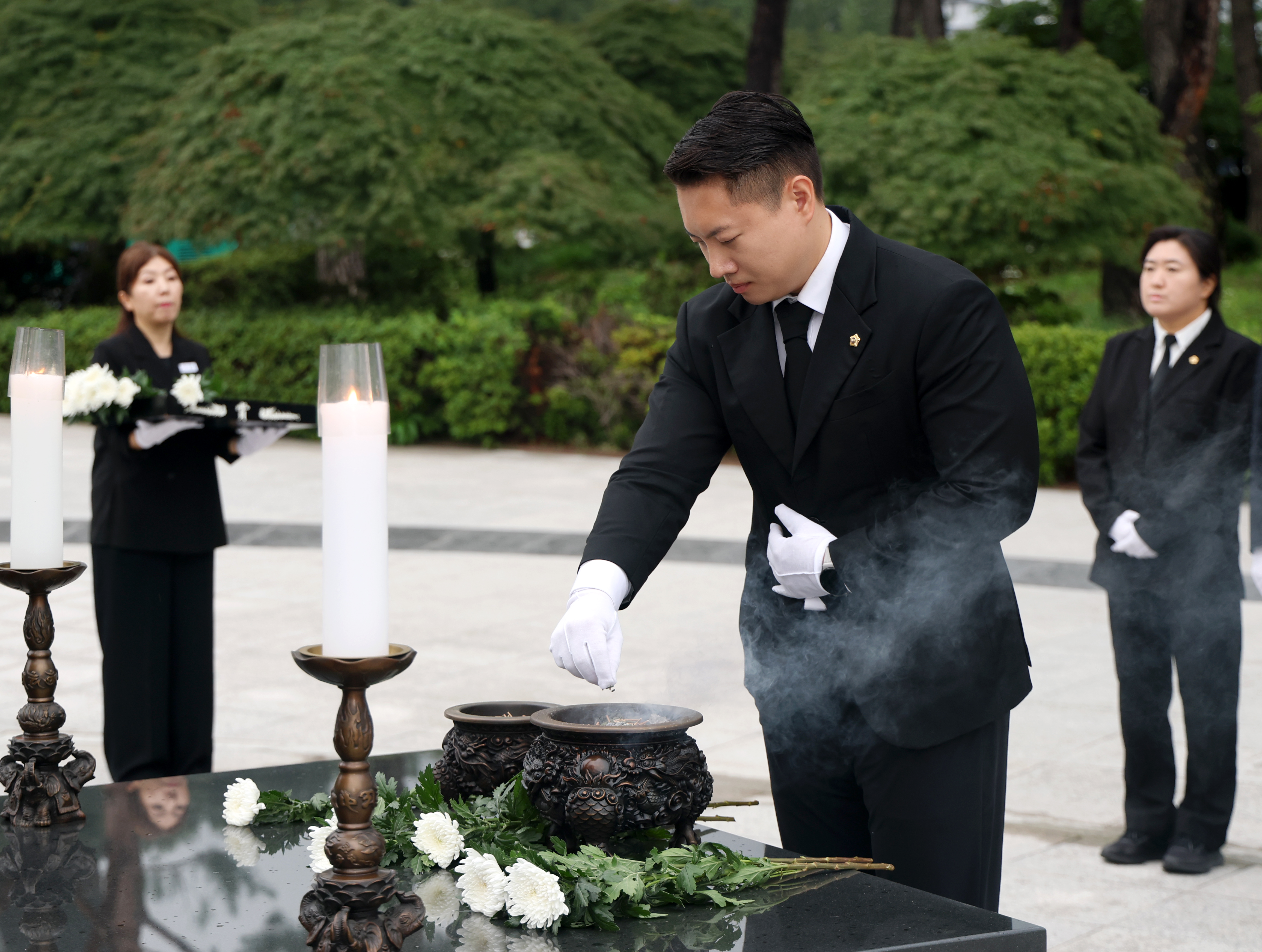 제10대 성남시의회 의장단 현충탑 참배 - 10