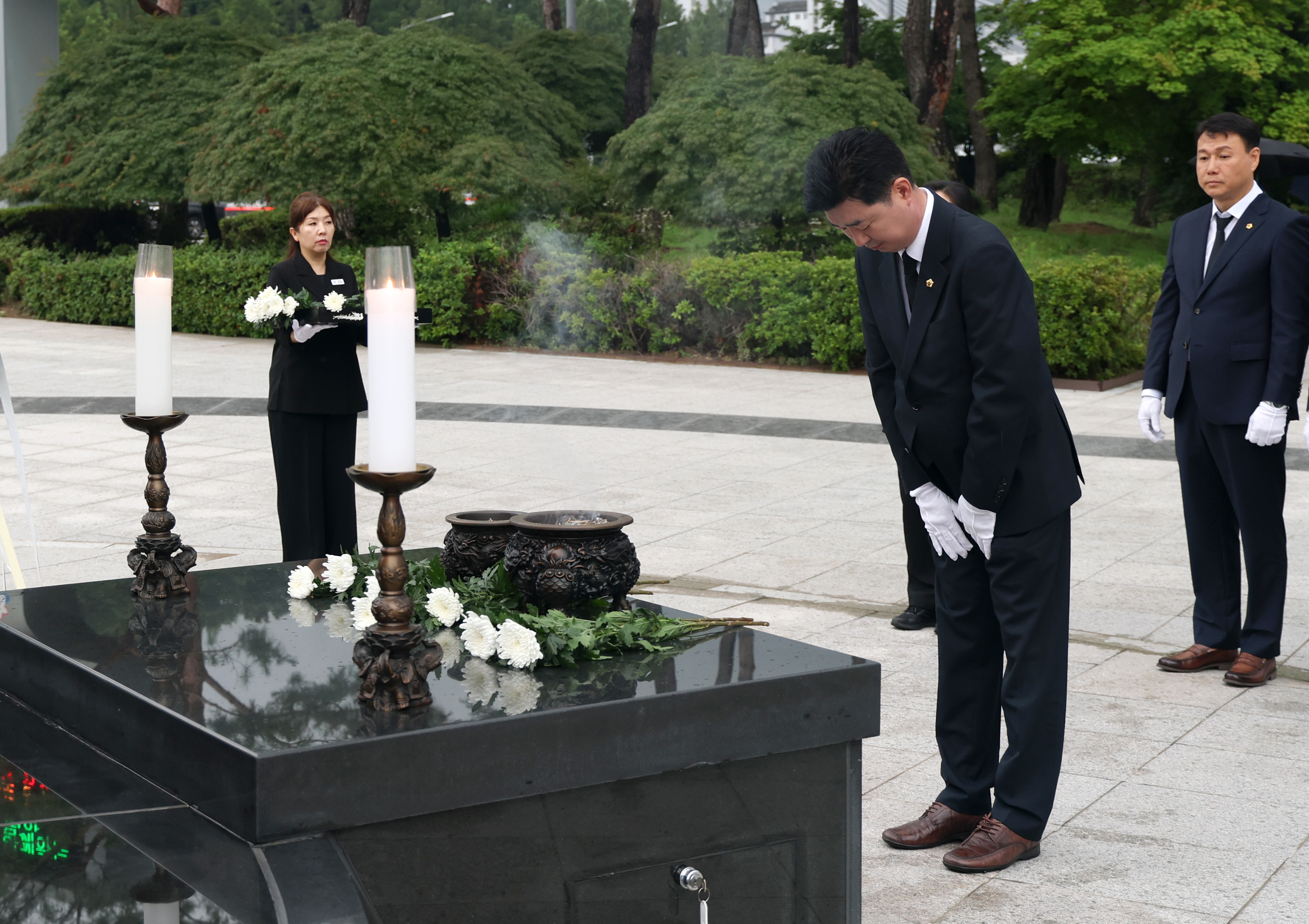 제10대 성남시의회 의장단 현충탑 참배 - 7