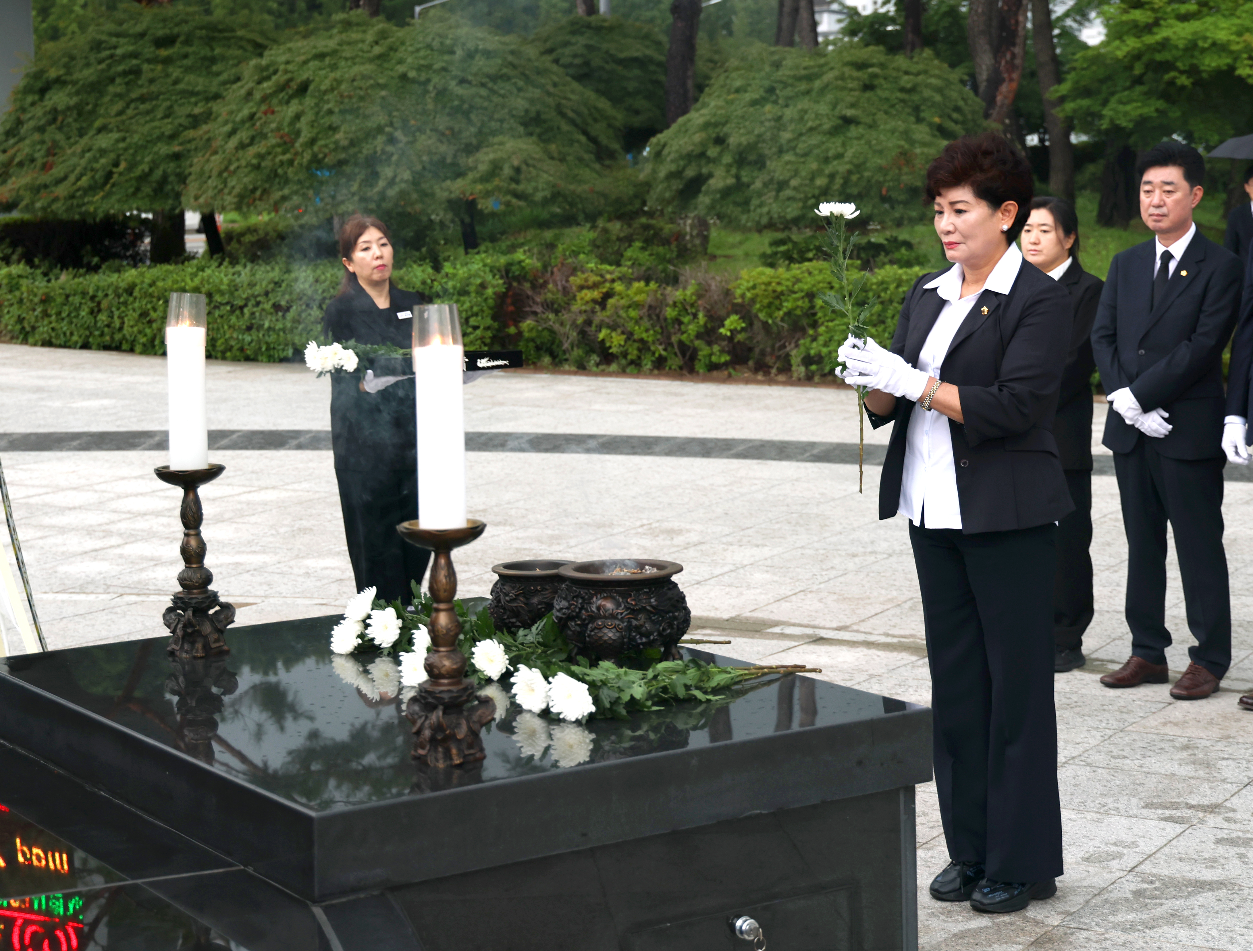 제10대 성남시의회 의장단 현충탑 참배 - 8
