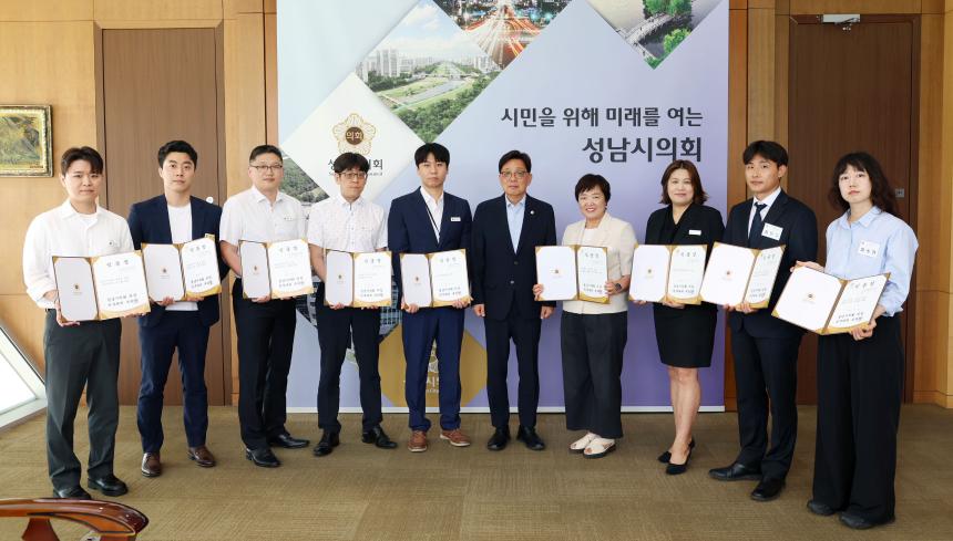 인사발령자 임용장 수여