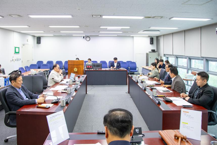 폐회중 경제환경위원회