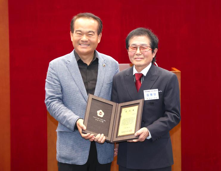 지역사회발전 유공 모범시민 감사패 수여 - 5