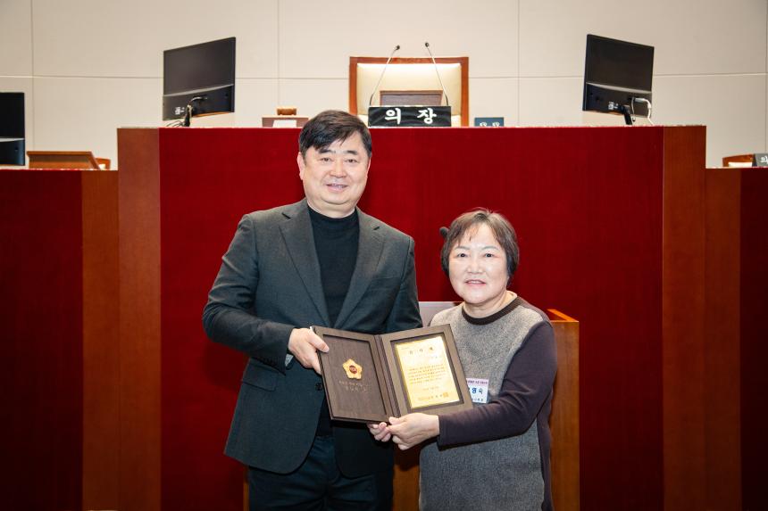 4분기 의원 추천 모범시민 감사패 전수