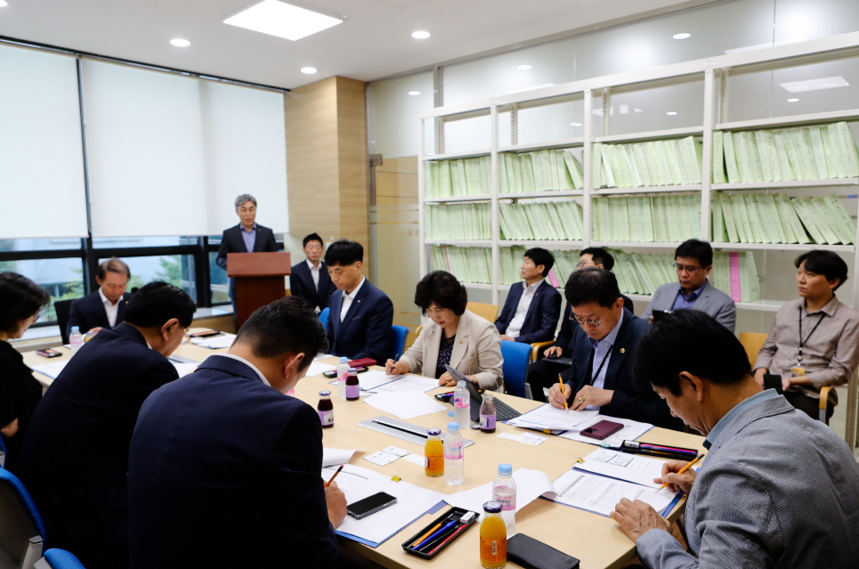 성남시의회 경제환경위원회, 경기신용보증재단 성남지점 간담회 실시 - 1