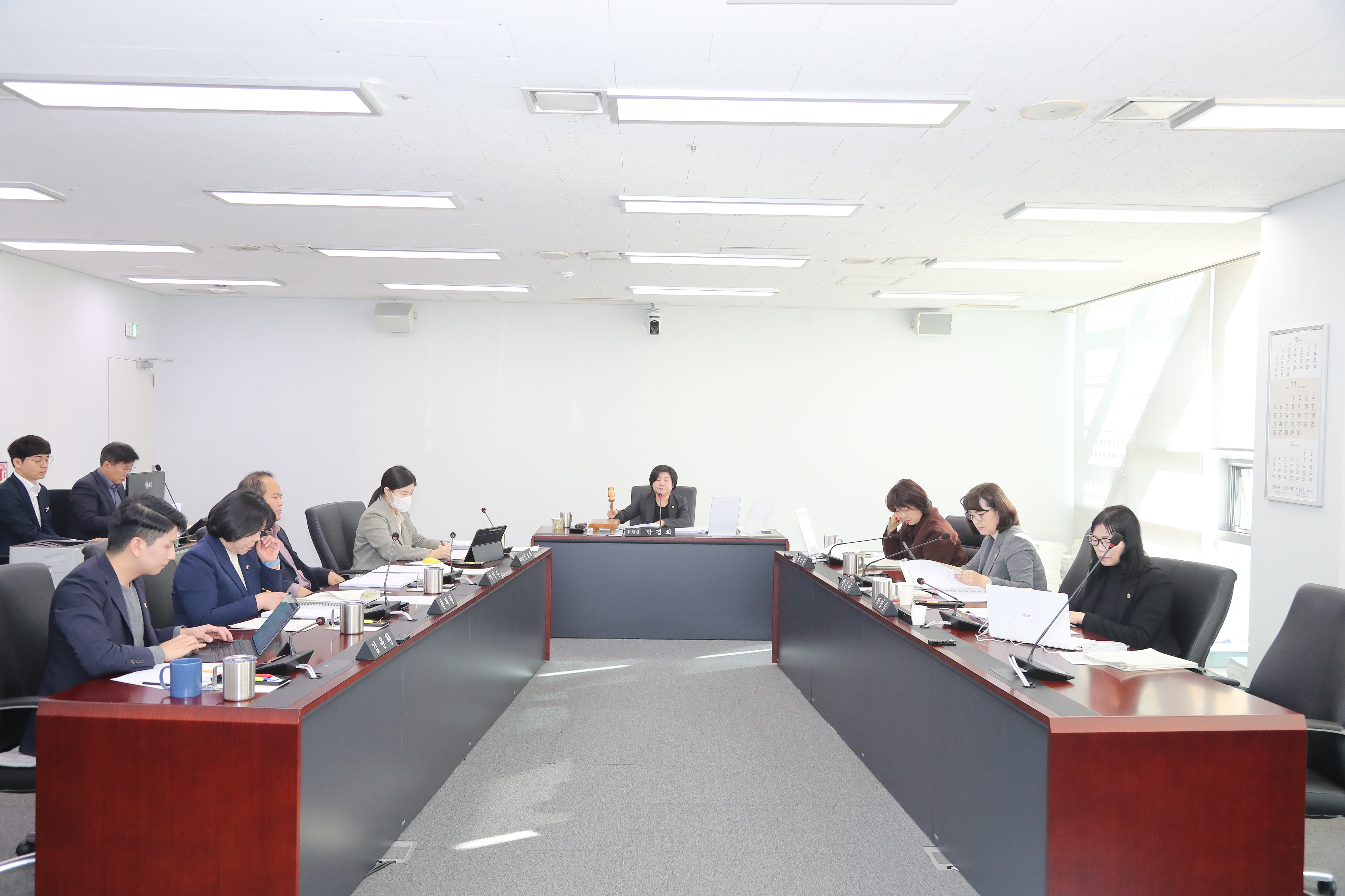 성남시의회 행정교육위원회, 2024년도 예산안 심사 의결 - 행교위 소관 4,026억 2,751만원 규모, 6개 사업 1억 3,150만원 삭감 의결 - 1