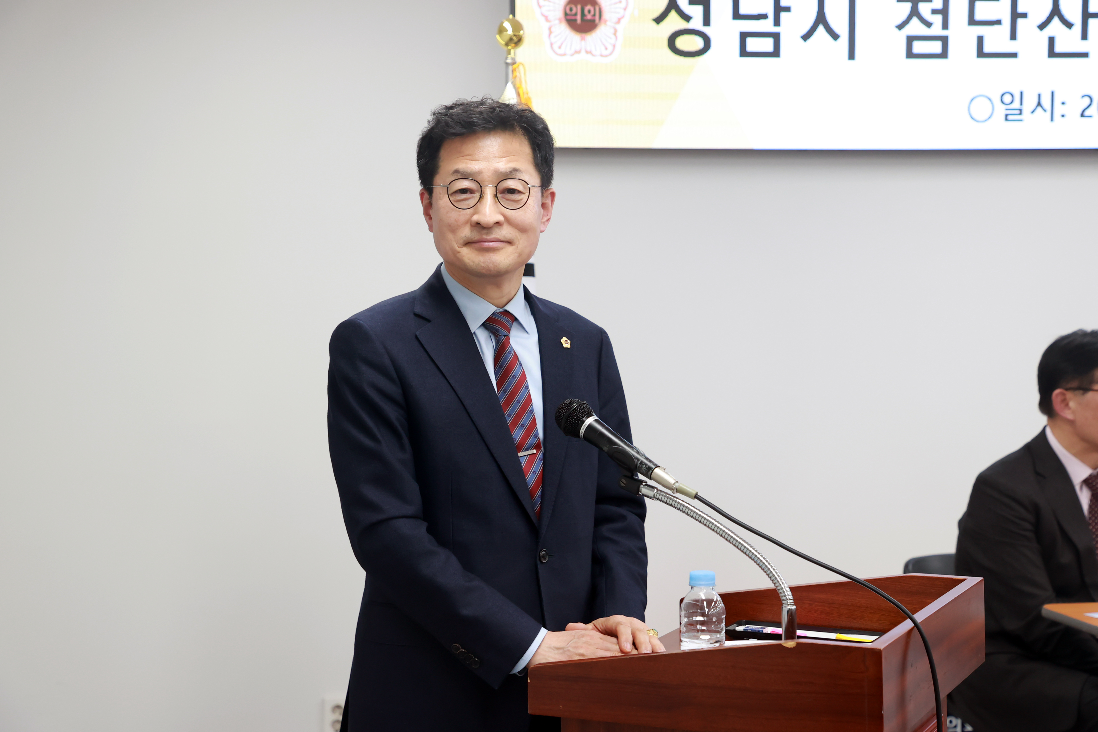 성남시의회 박광순 의장,“성남시 첨단산업(시스템 반도체)  클러스터 육성을 위한 정책토론회” 개최 - 3