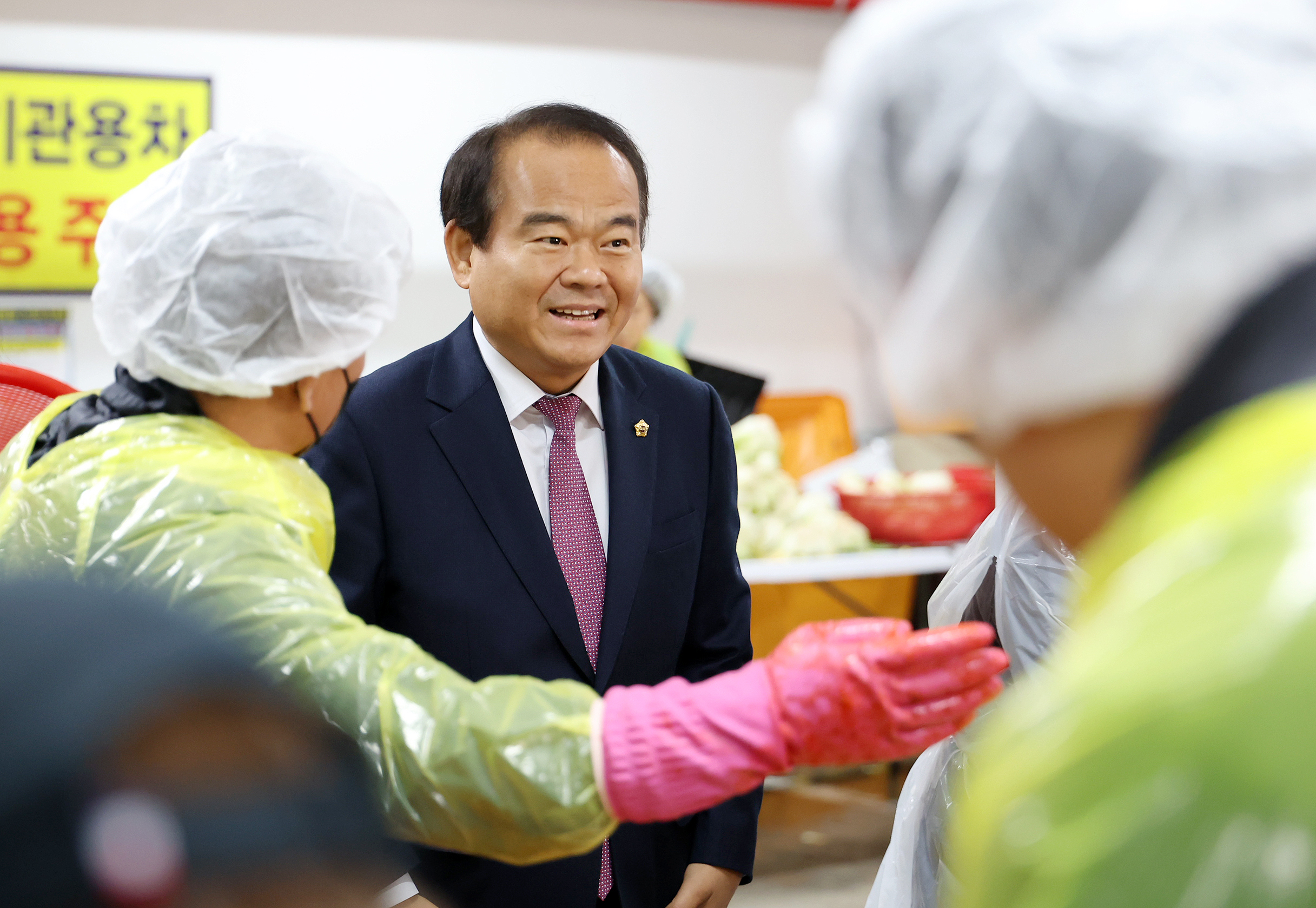 성남시의회, 신흥1동 김장담그기 행사 참석 - 3