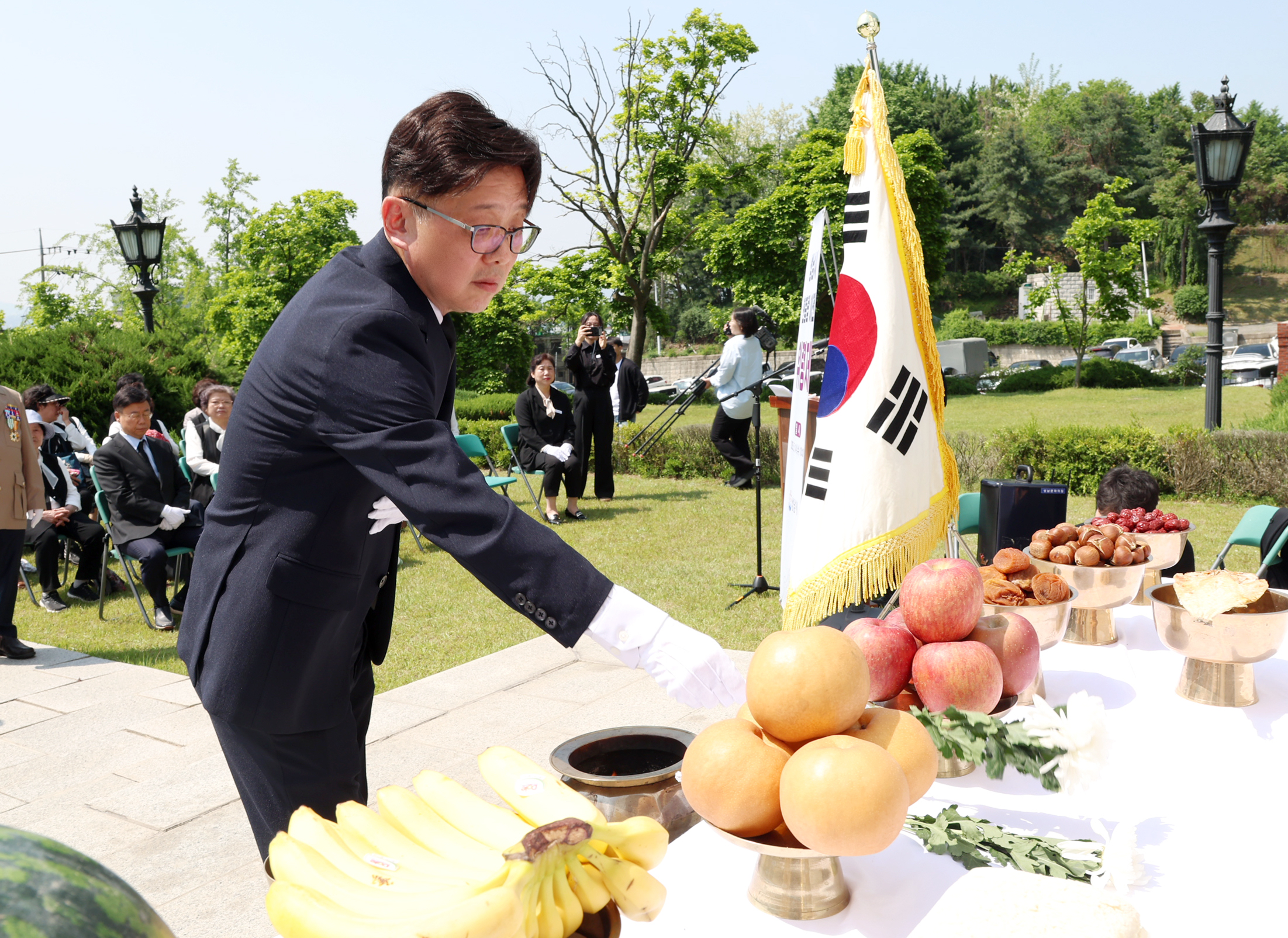 성남시의회, 태평동 현충탑 위령제 참석 - 2