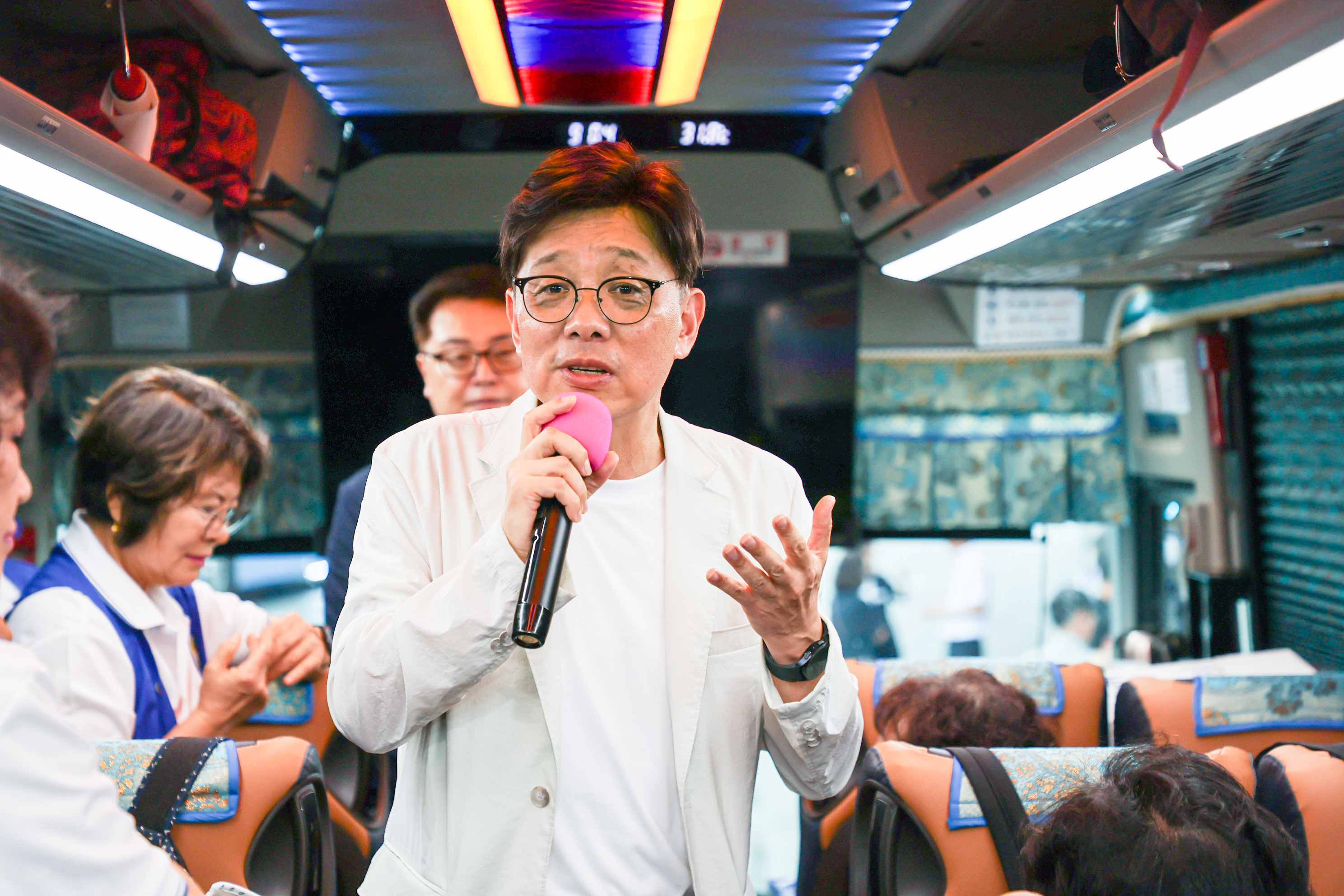 성남시의회, 바르게살기운동 활성화 수련대회 배웅 - 2