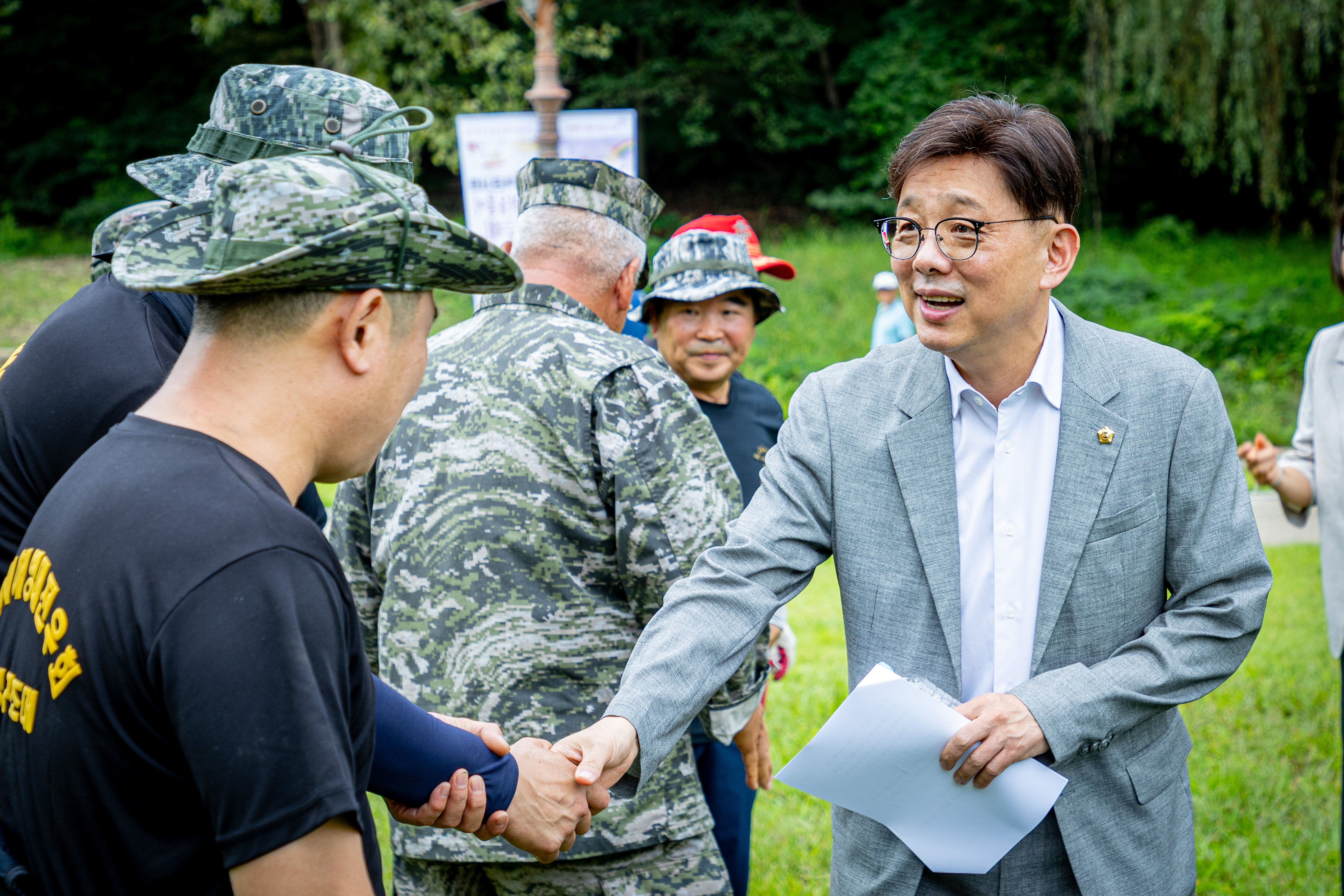 성남시의회, 해병대전우회 율동공원 수중 및 주변 정화활동 - 2