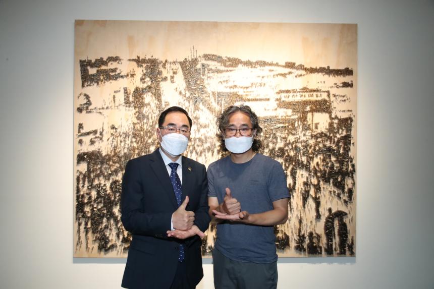 성남시의회 윤창근 의장, 광주대단지사건 49주년 맞아 다큐멘터리 및 전시 관람…성남시 탄생배경 재조명