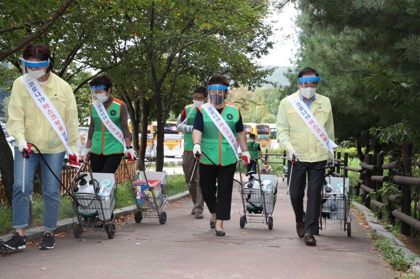 성남시의회, ‘코로나19 위기 함께 극복’위한 열띤 행보…율동공원 및 모란시장 방역활동 실시 