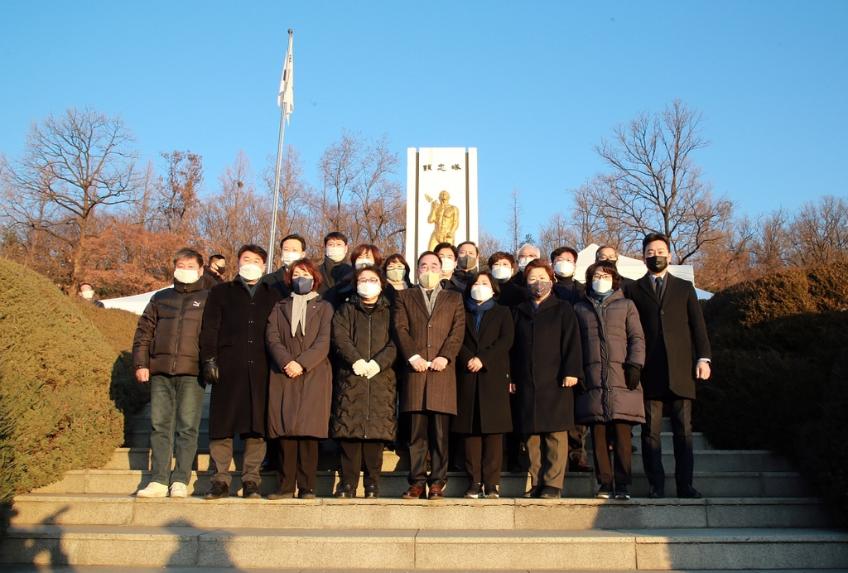 성남시의회, 현충탑 참배로 임인년 새해 시작 
