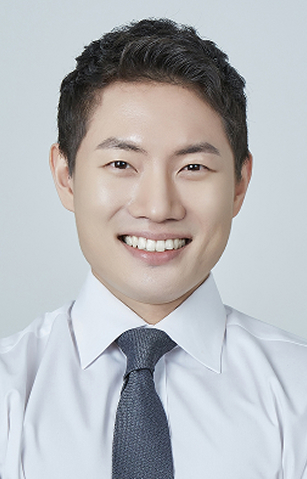 성남시의회 행정교육위원회 위원장 김보석